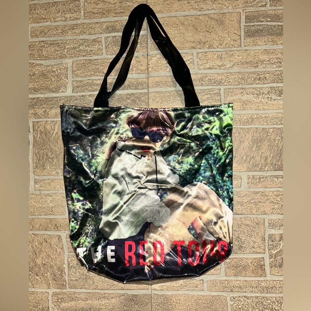 Taylor Swift The Red Tour: VIP Package Limited Edition Vinyl Tote Bag